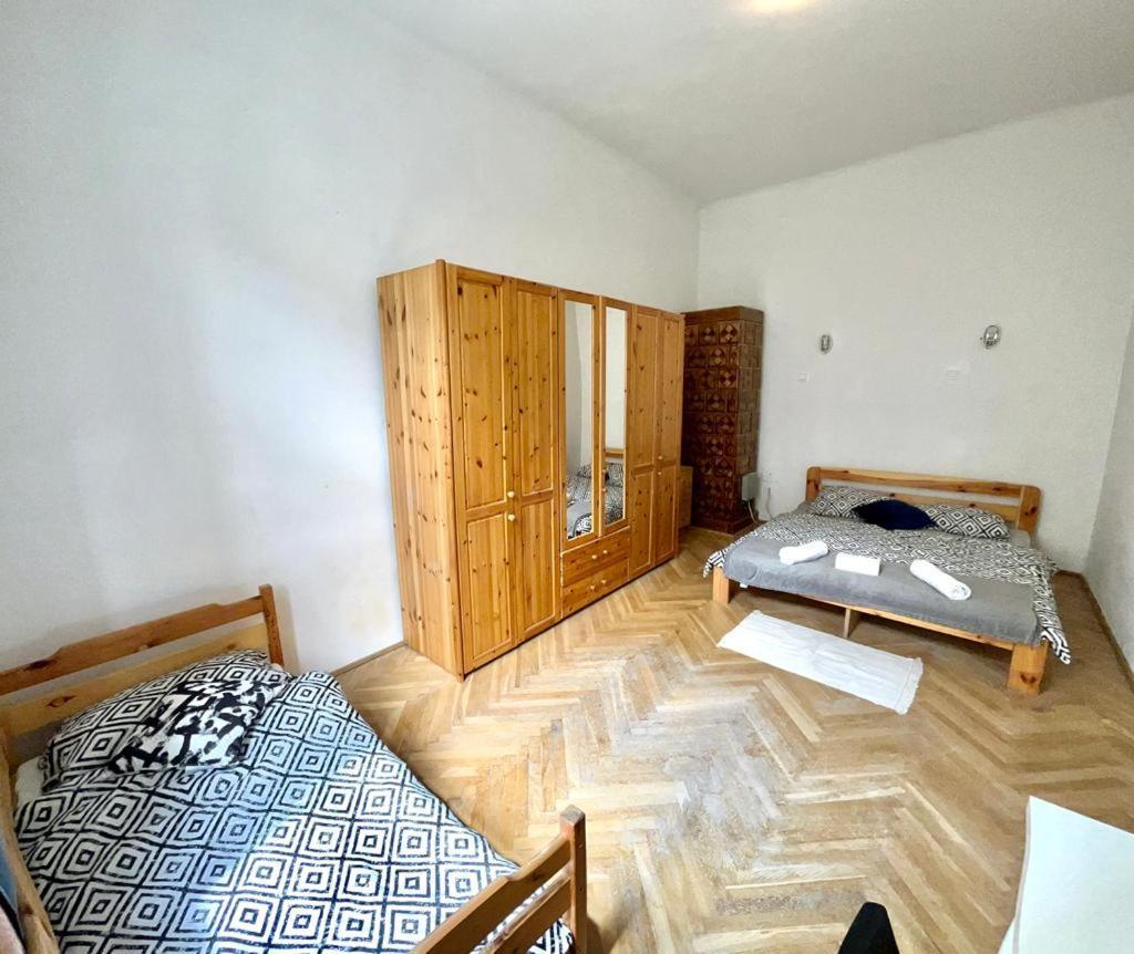Nice Bedroom Near The Bus And Train Station Krakau Exterior foto